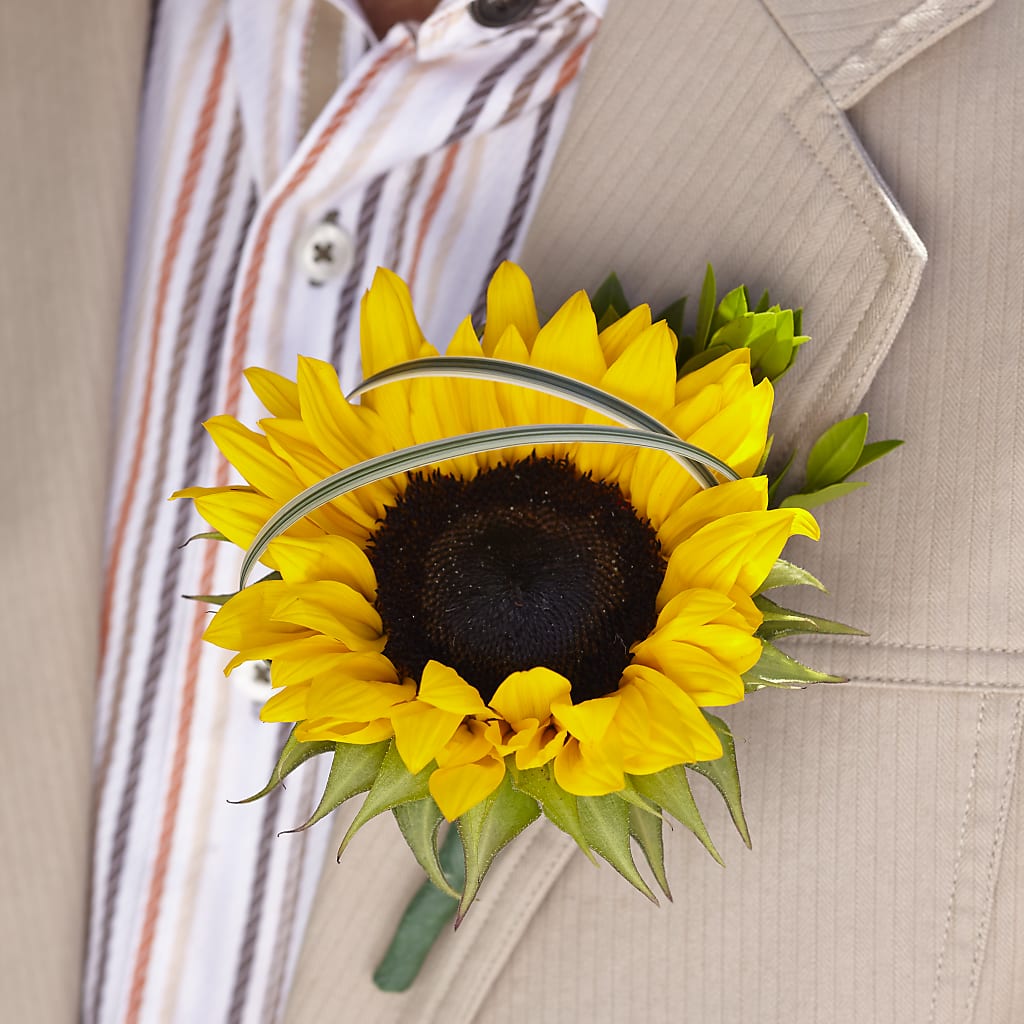 Free Spirit Boutonniere – The Flower Place, Bradenton FL