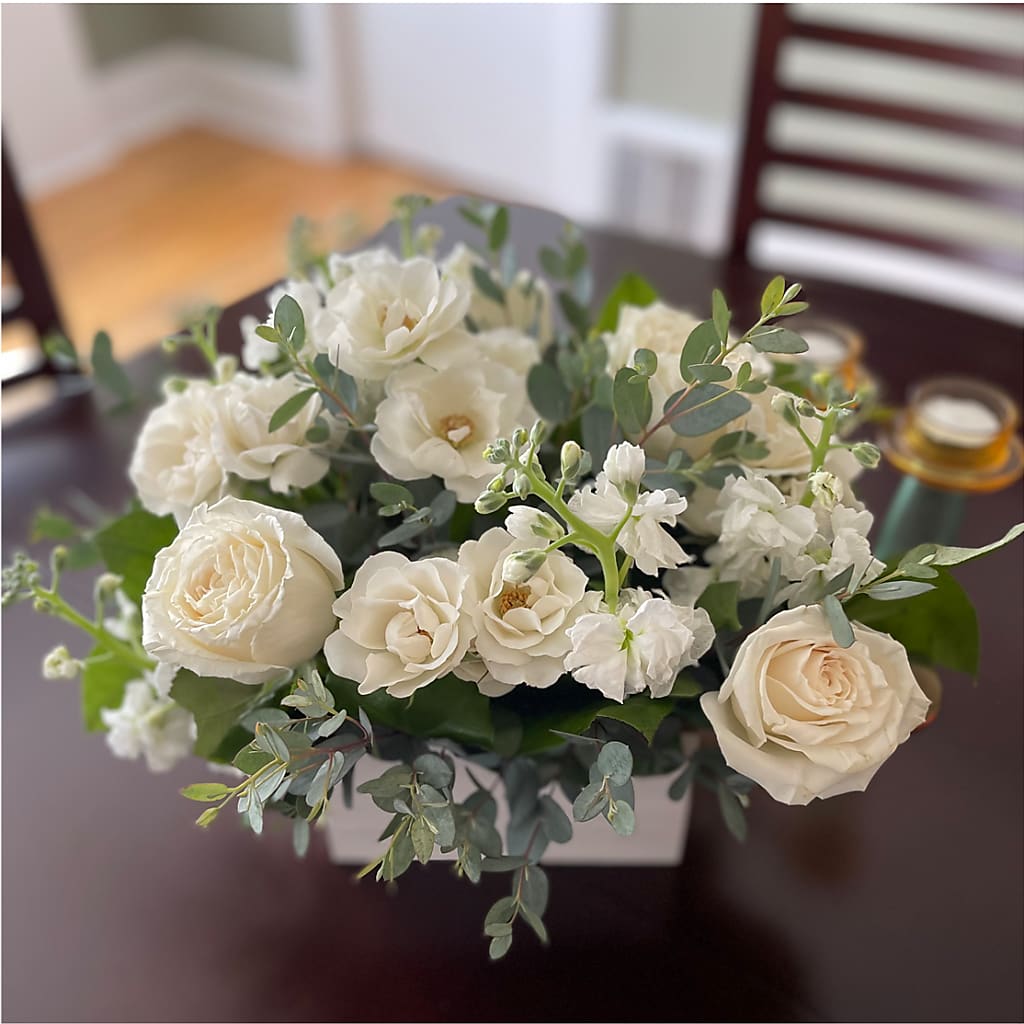 Fresh Linen Box Bouquet –  King Wholesale Flowers Co, Bradenton FL