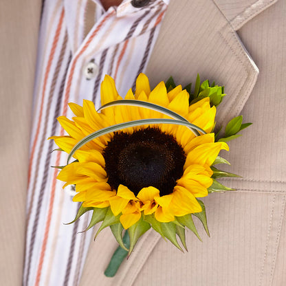 Free Spirit Boutonniere – THE FLOWER PLACE, Bradenton FL